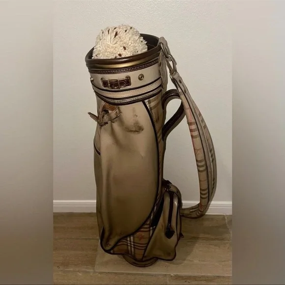 Vintage Burberrys Leather Golf Bag. - Picture 7 of 11